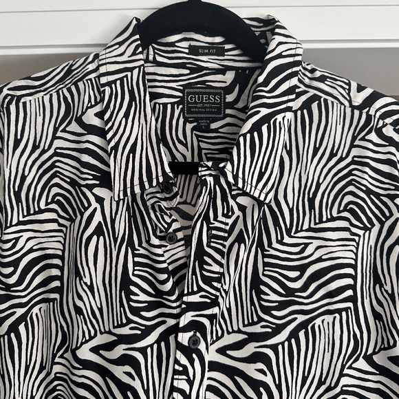 Men's GUESS Slim Fit Short Sleeve Military Inspired Zebra Shirt - Size Men's L - Picture 6 of 15